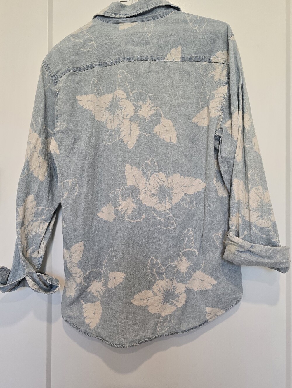 Chambray Floral Button-Up Shirt Light Blue Denim W White Tropical Print Cotton - Picture 3 of 7